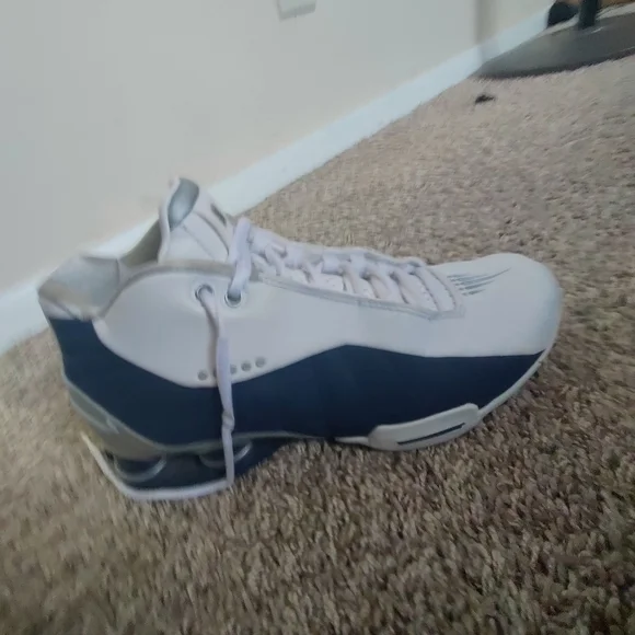 I'm selling the nike shox bb4 white silver navy.